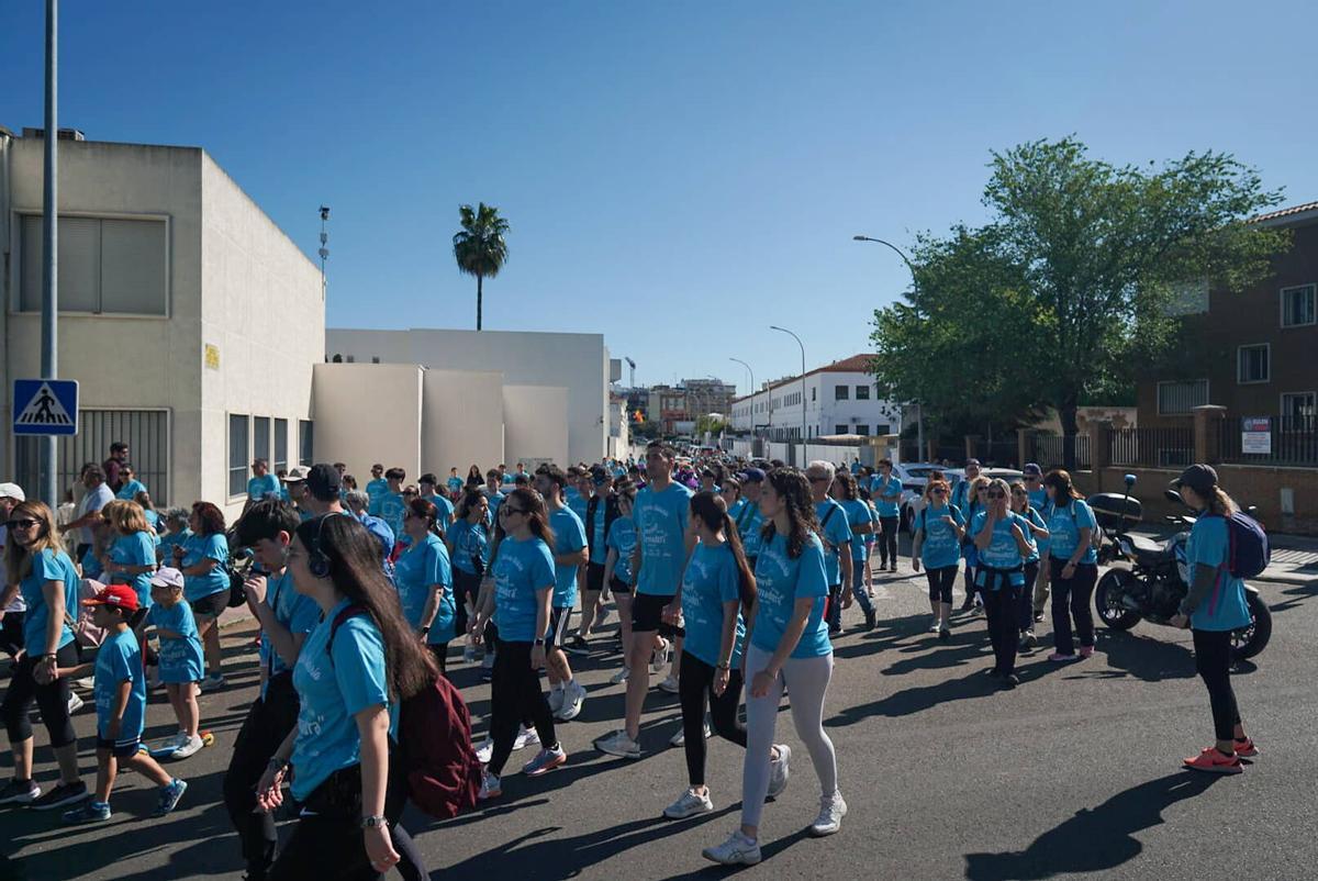 Badajoz se viste de azul para marchar por los niños con cáncer