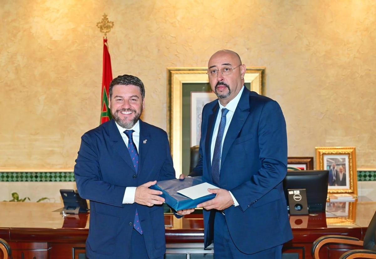 Javier Bonet este lunes con el alcalde de Tánger.