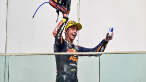 Pedro Acosta celebra su gran tiempo en Moto3