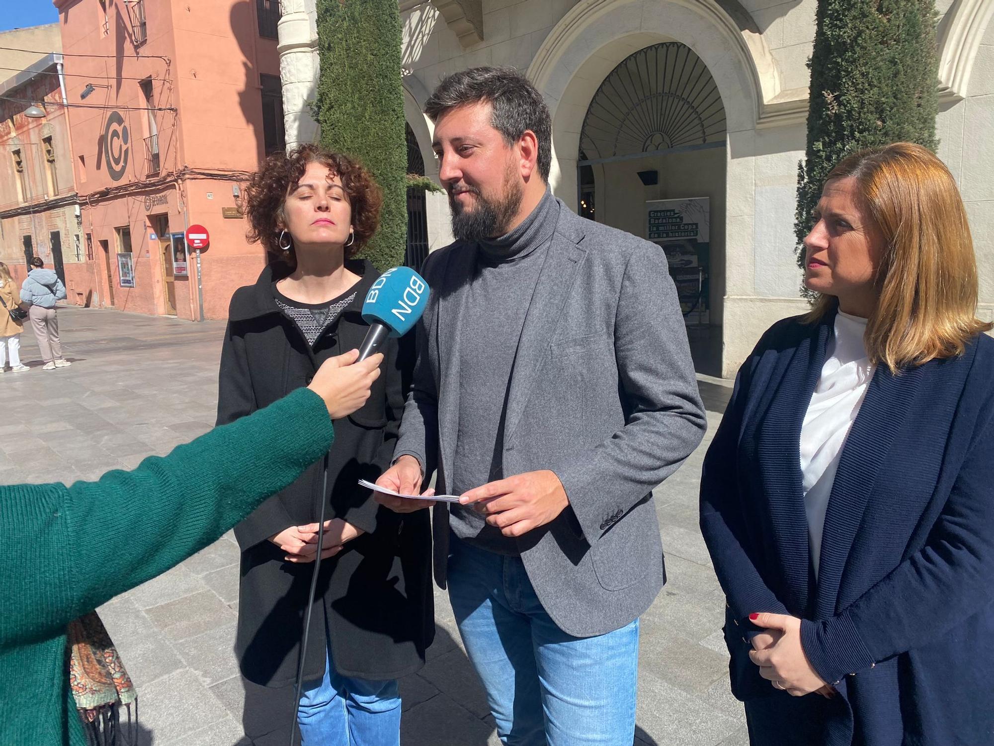 Fernando Carrera, número 3 del PSC en Badalona; Raquel López, primera secretaria del PSC; y Teresa González, presidenta del grupo municipal