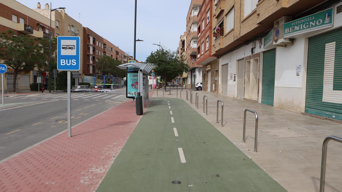Punto de inicio de la calle, donde el carril actual gira para seguir por la avenida Europa.