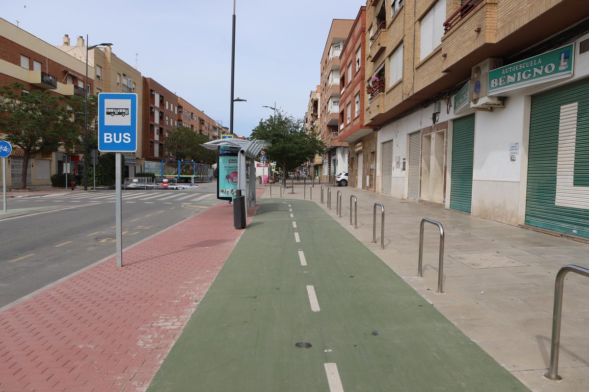 Punto de inicio de la calle, donde el carril actual gira para seguir por la avenida Europa.