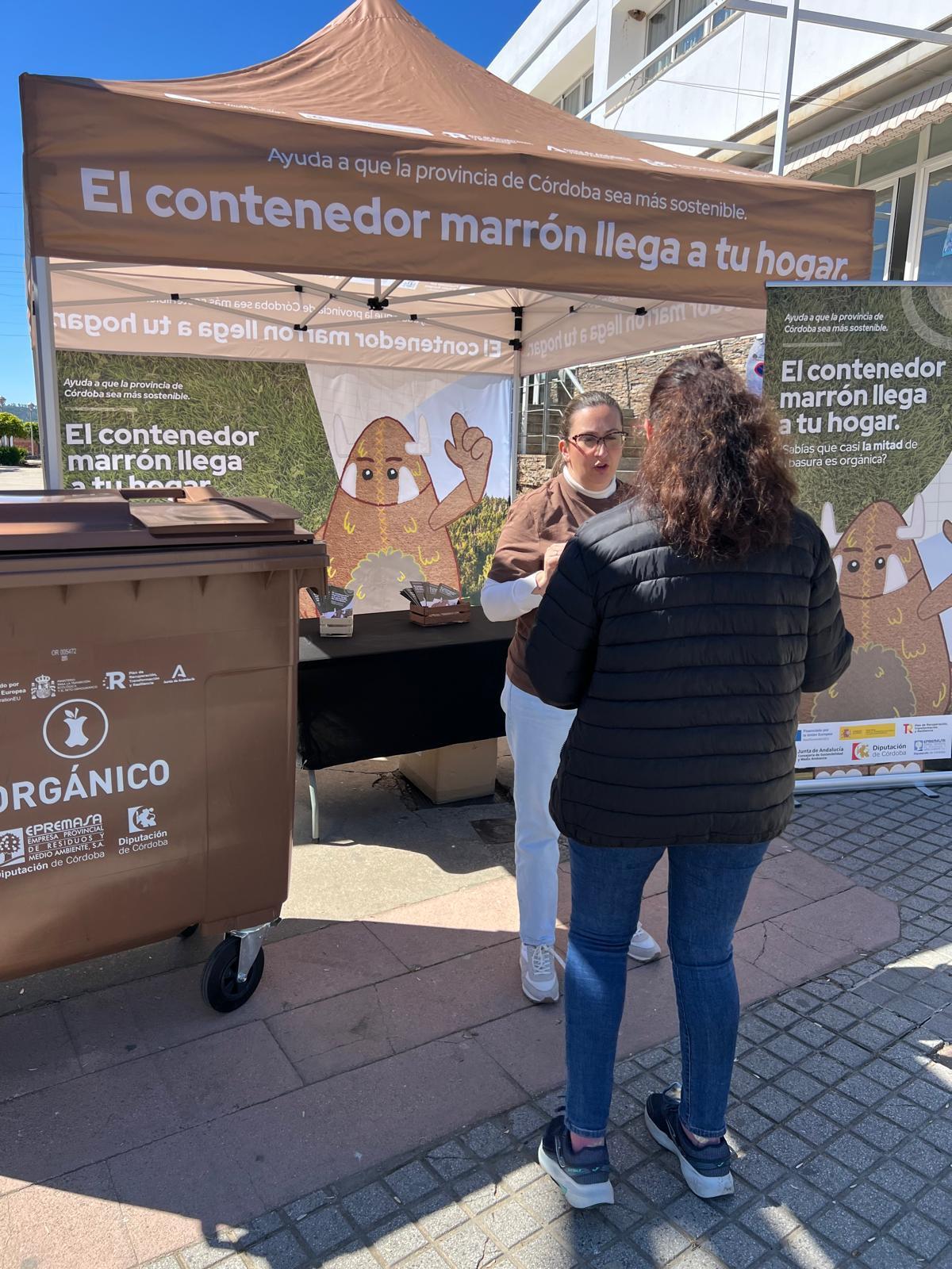 La unidad móvil ofrece información sobre el quinto contenedor.