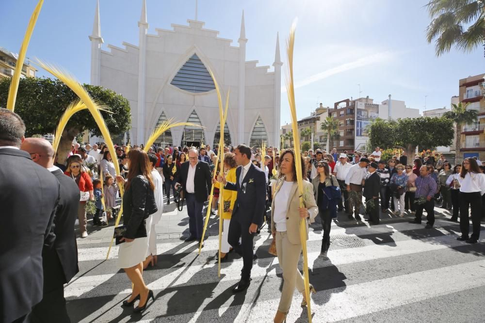 La procesión recorrió el itinerario entre la iglesia del Sagrado Corazón y la Inmaculada en Torrevieja