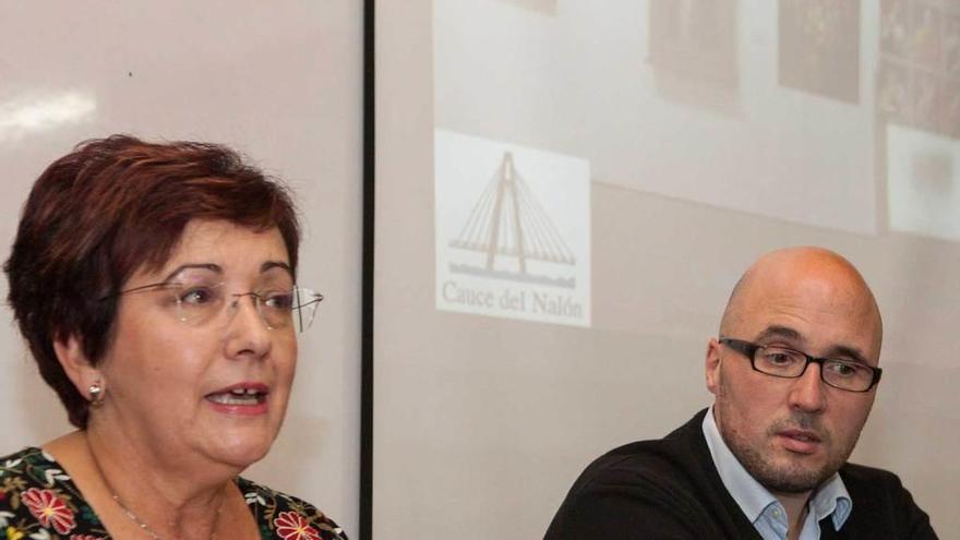 Josefina Velasco y Carlos Aparicio, durante la charla.