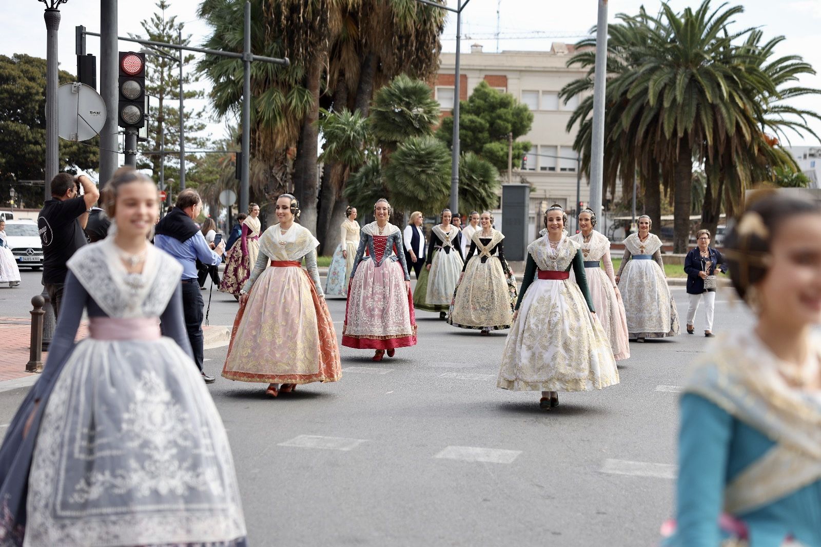 Día grande de Marina, María Estela y las cortes: baño de multitudes en el Marítim