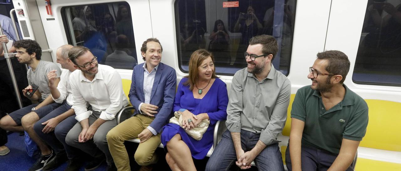 La presidenta Francina Armengol durante una visita al metro de Palma