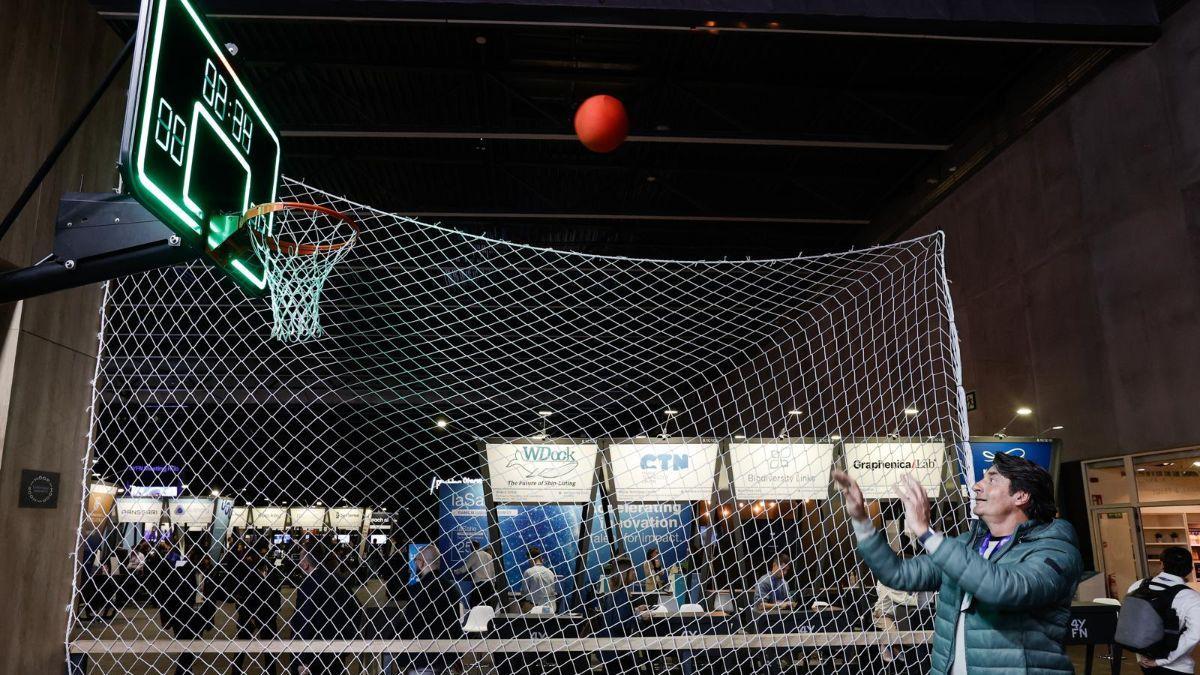 Jordi Villacampa, en el stand de Hoop