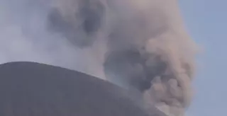 Desvíos y cancelaciones en Tenerife Norte por la ceniza volcánica de La Palma