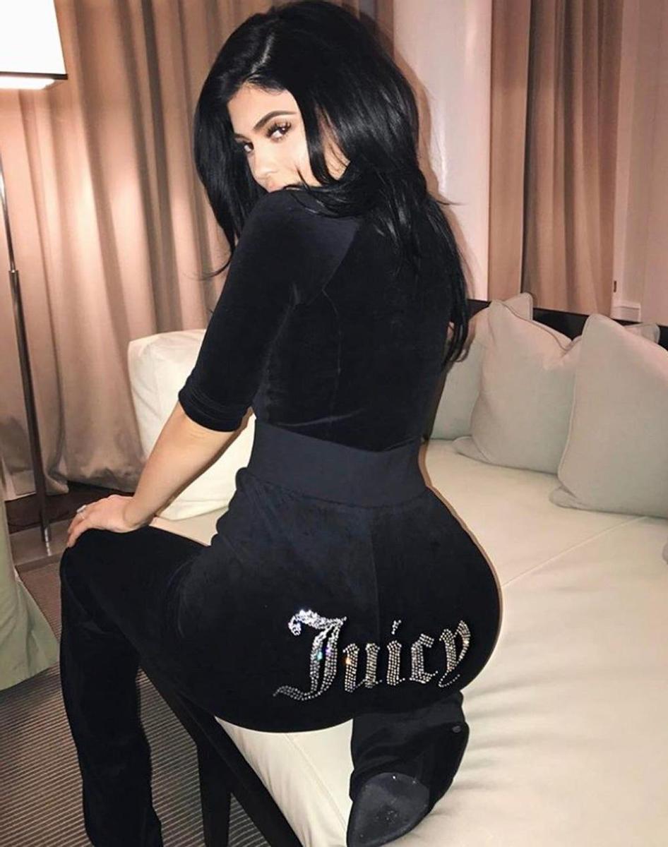 Kylie Jenner posando difícil