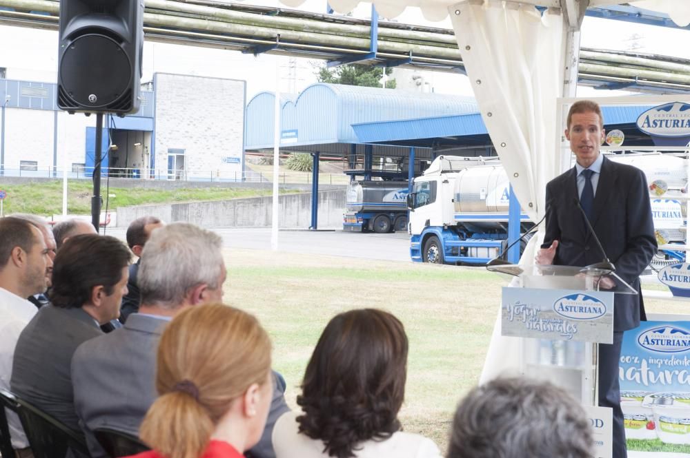 Visita de Javier Fernández a las instalaciones de Central Lechera Asturiana