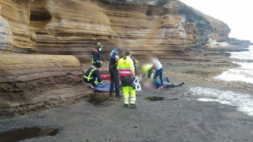 Herida al sufrir una caída en las rocas de la playa de Montaña Amarilla