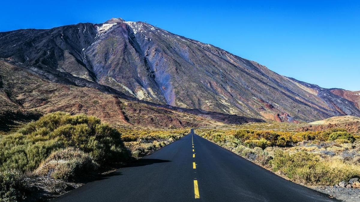 La carretera más bonita de España conduce al techo del país