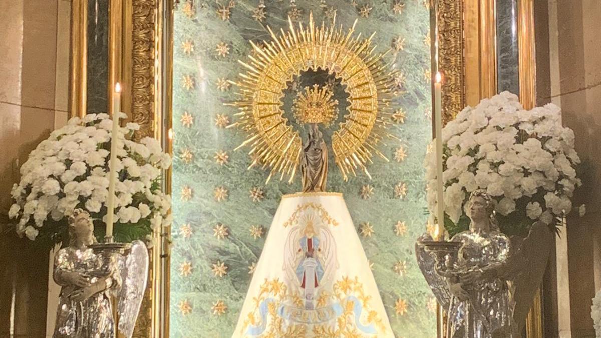 La Virgen del Pilar luce el manto de Teruel con el Torico y el Santo Ángel  Custodio