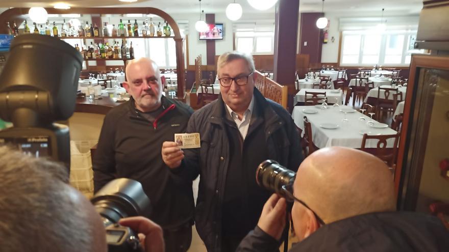 El último décimo del Gordo de Lotería en el Gaucho Díaz, entregado tras el sorteo