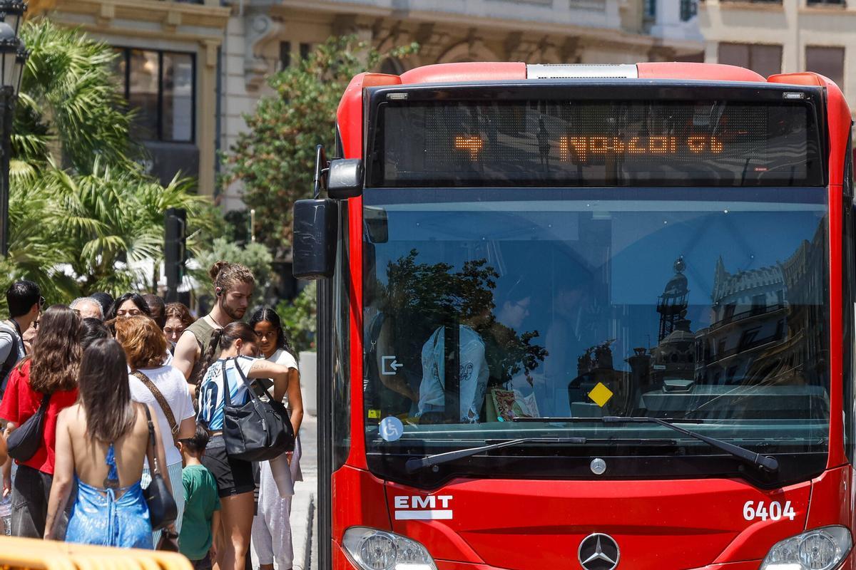 Valencia VLC Ola de Calor temperatura muy alta alerta naranja transporte publico EMT y tranvía de FGV