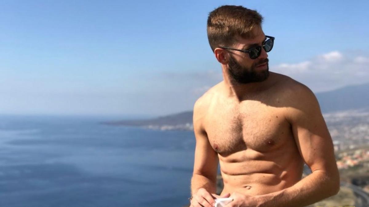 Ricardo Tacoronte Castro, cabo de la Armana y nuevo Mister Gay.