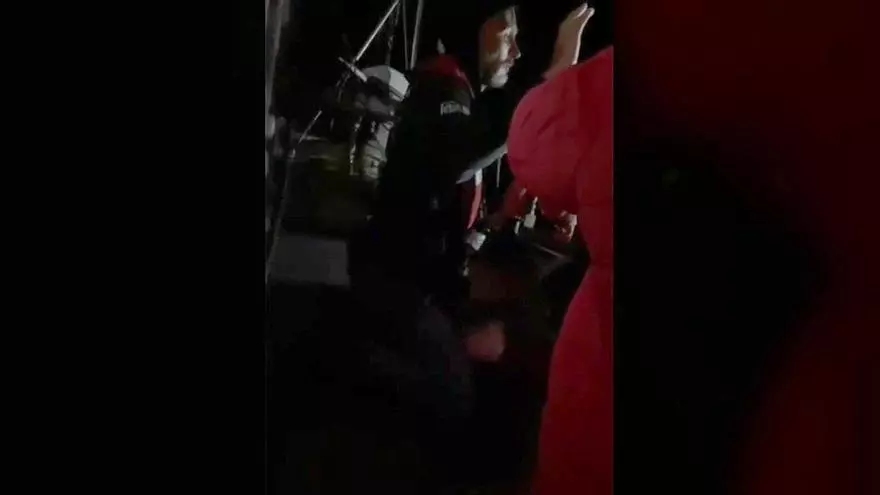 Momento en el que el barco Batolo, de la Flotilla Global Sumud, es interceptado por Israel