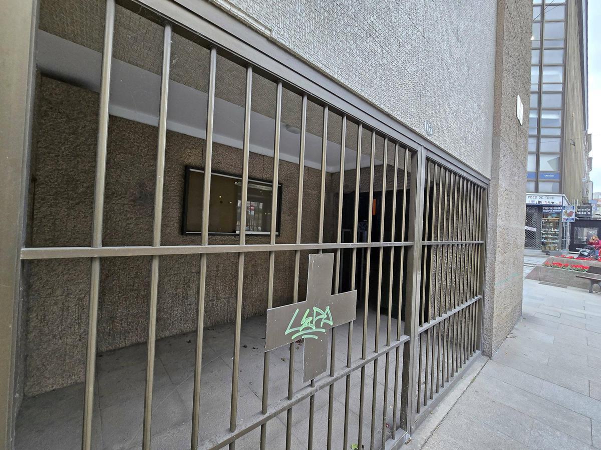 Acceso a la iglesia desde Marqués de Valladares