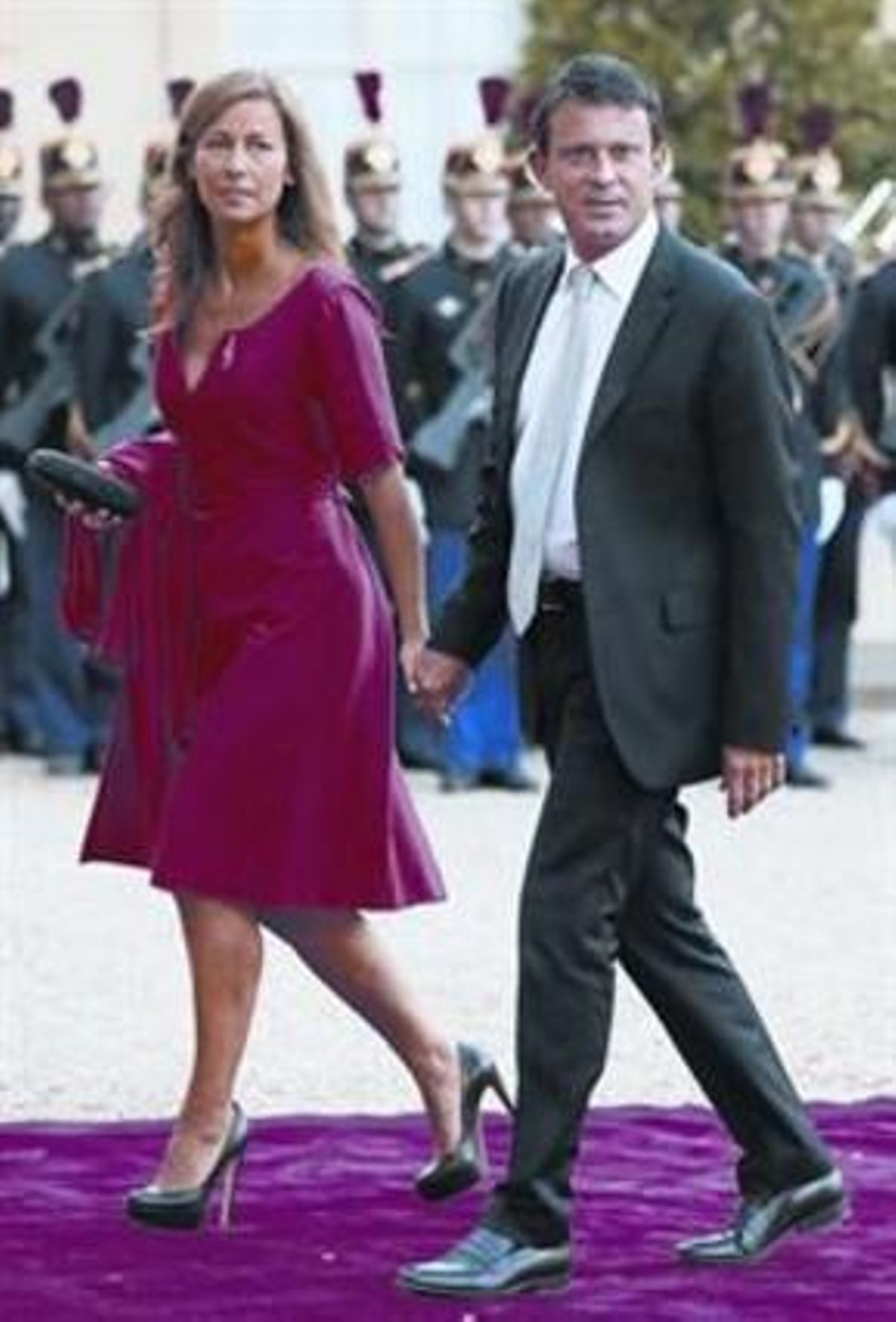 Anne Gravoin es fa valer al costat de Manuel Valls, ministre francèsi el seu marit. Anne Gravoin es fa valer al costat de Manuel Valls, ministre francèsi el seu marit.