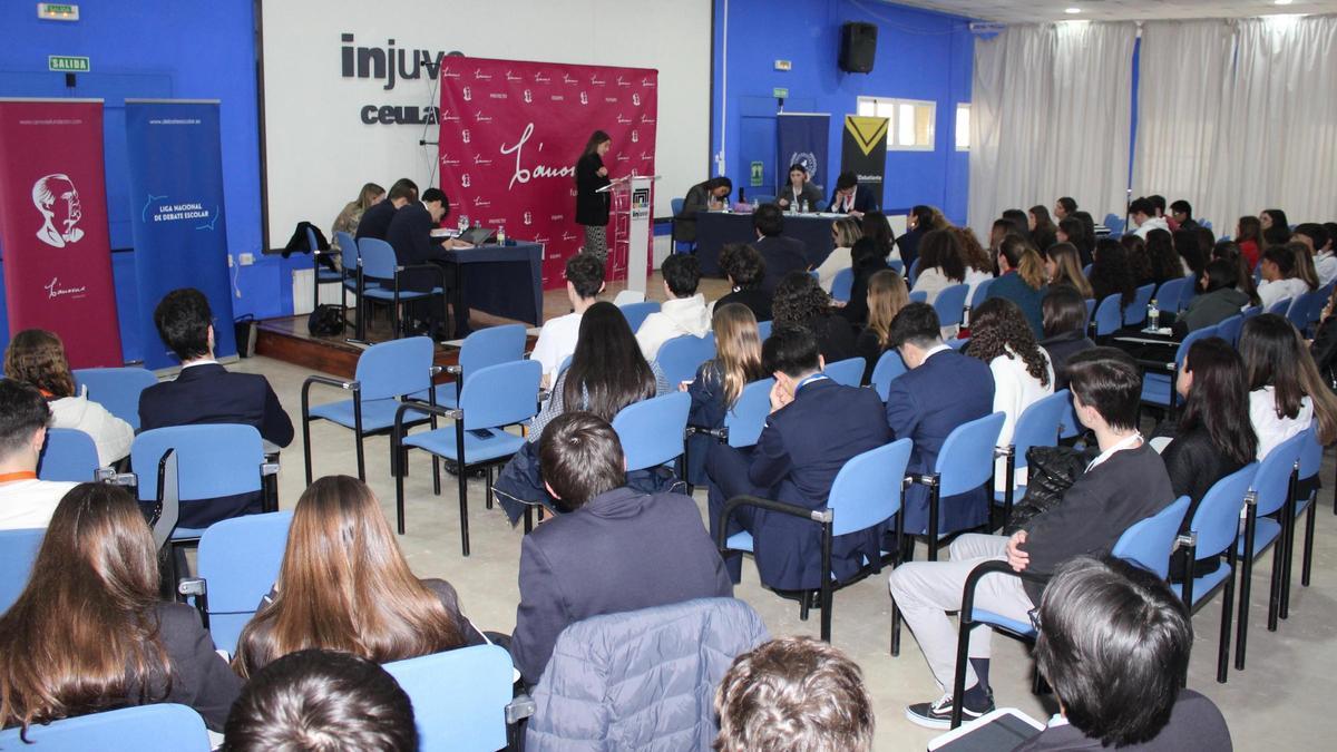 Cánovas Fundación reúne a un centenar de jóvenes para debatir en inglés
