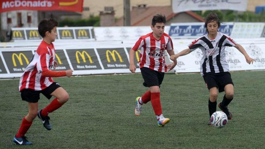 El Céltiga cayó a un paso de la final ante el Calasanz, que solo consiguió superarlos en los penaltis decisivos. // Noé Parga