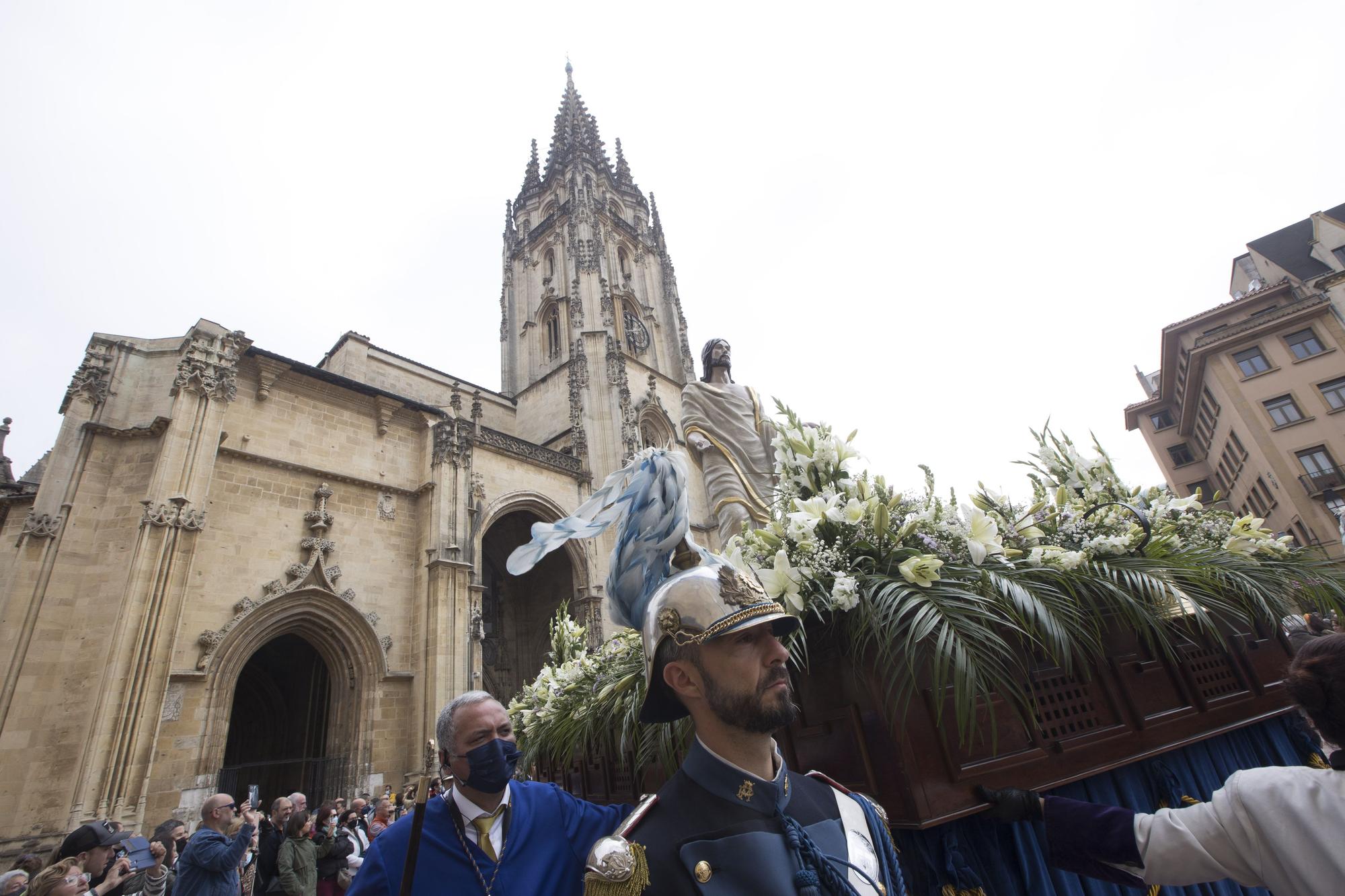 EN IMÁGENES: Así fue la misa de resurreción y proceción del Resucitado en Oviedo