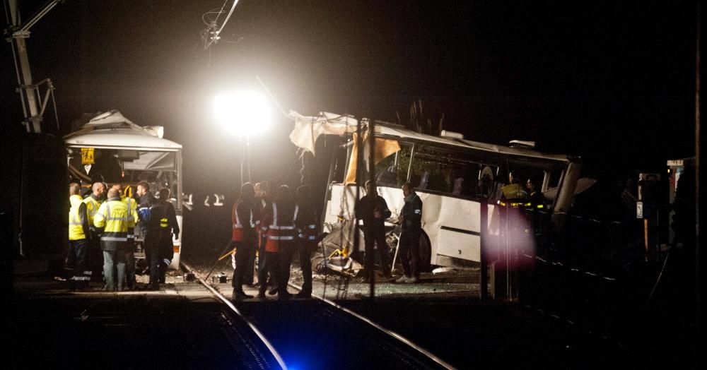 Un tren envesteix un autobús escolar a Perpinyà i causa quatre morts