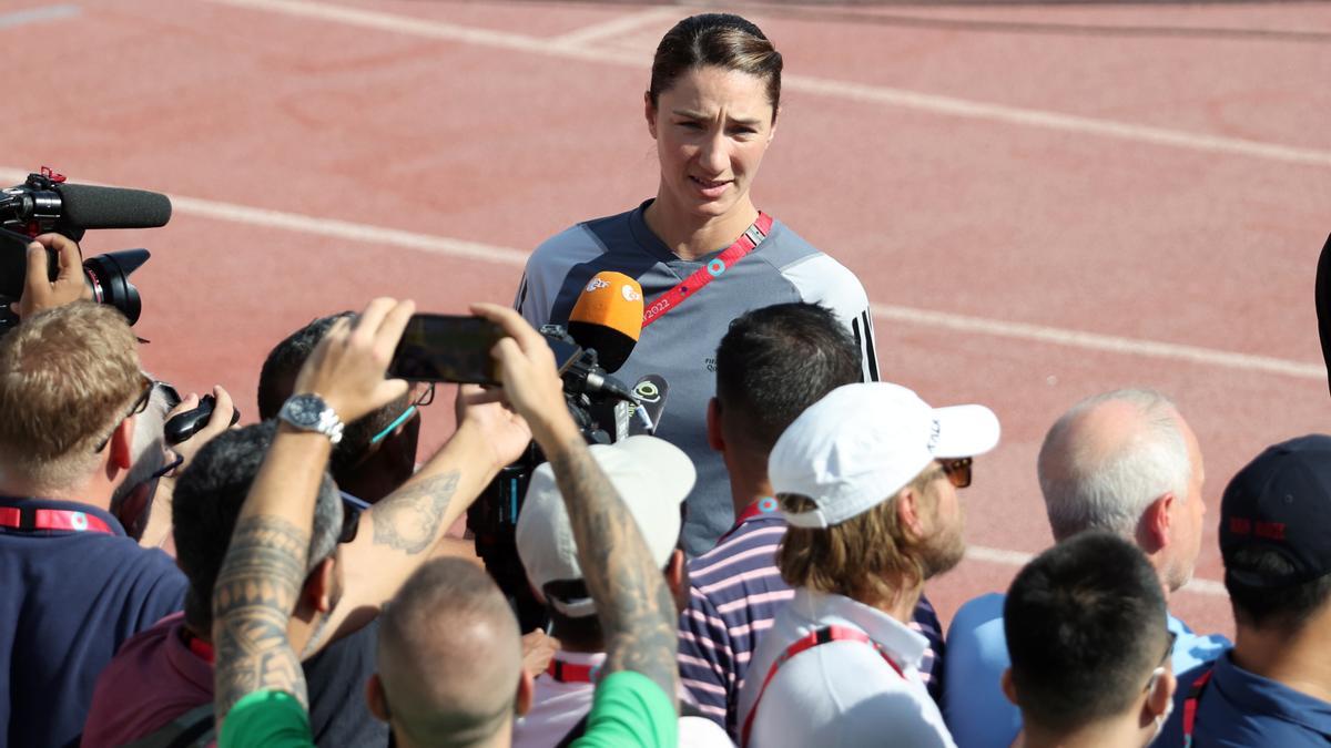 Los árbitros se ponen a punto para el inicio del Mundial