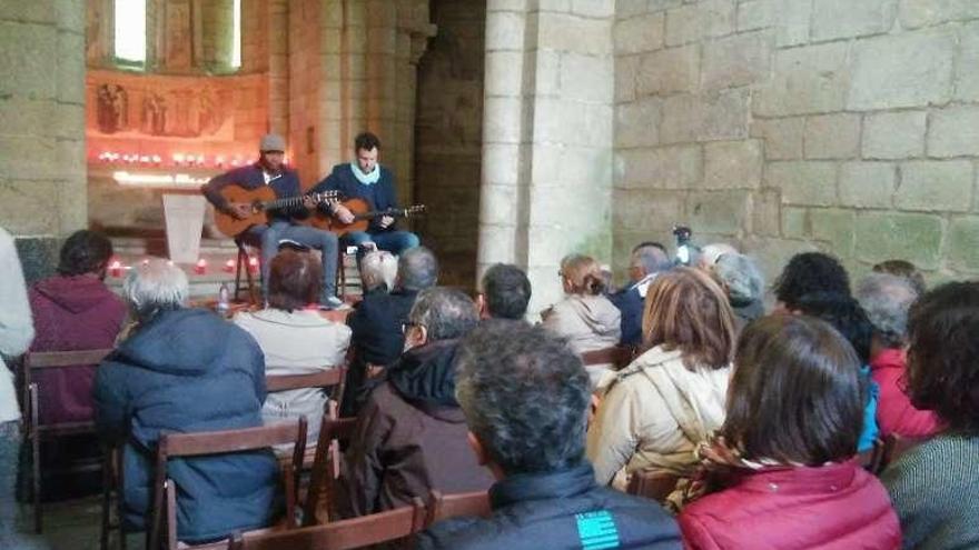 Concierto en el monasterio con lleno total. // FdV