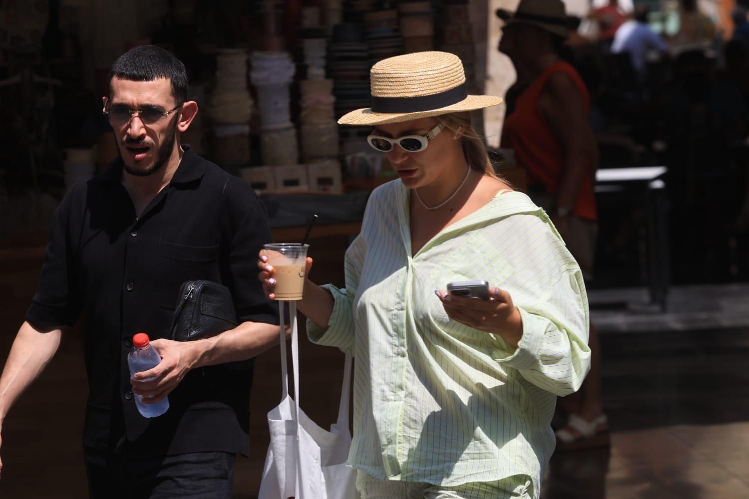 Jornada de intenso calor en València: así se afronta en las calles del centro