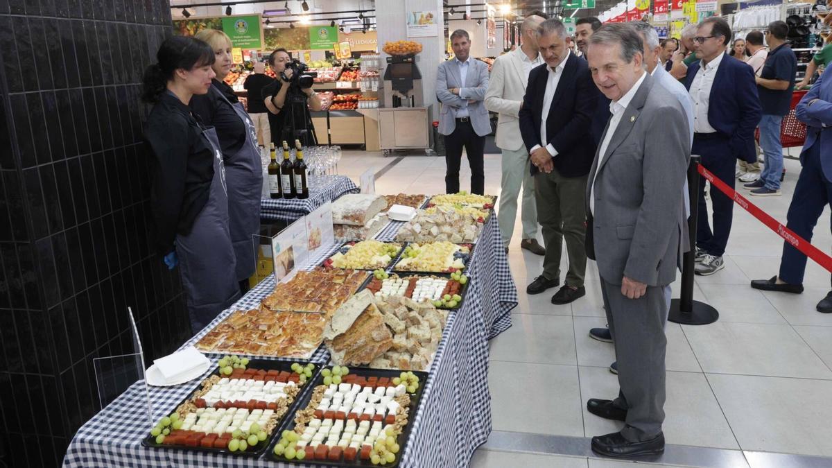 Presentación de la campaña 'Vive Galicia' en el Alcampo de Coia.