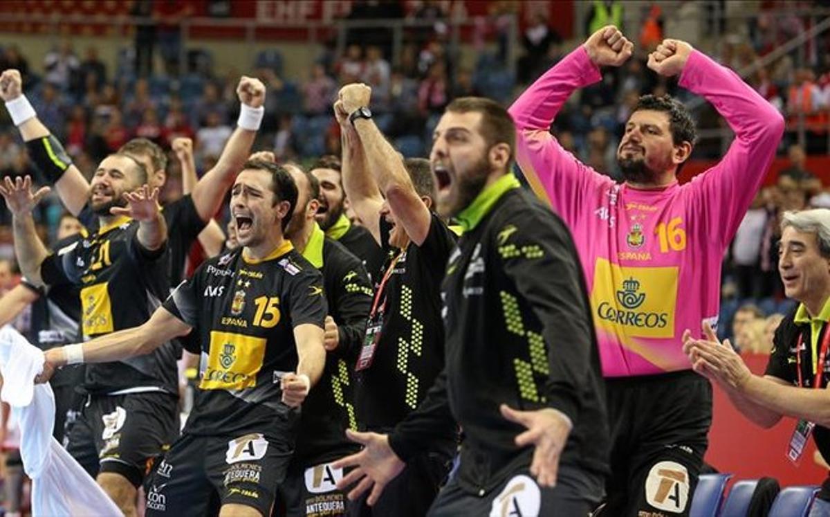 La selección española celebra el pase a la final del Europeo