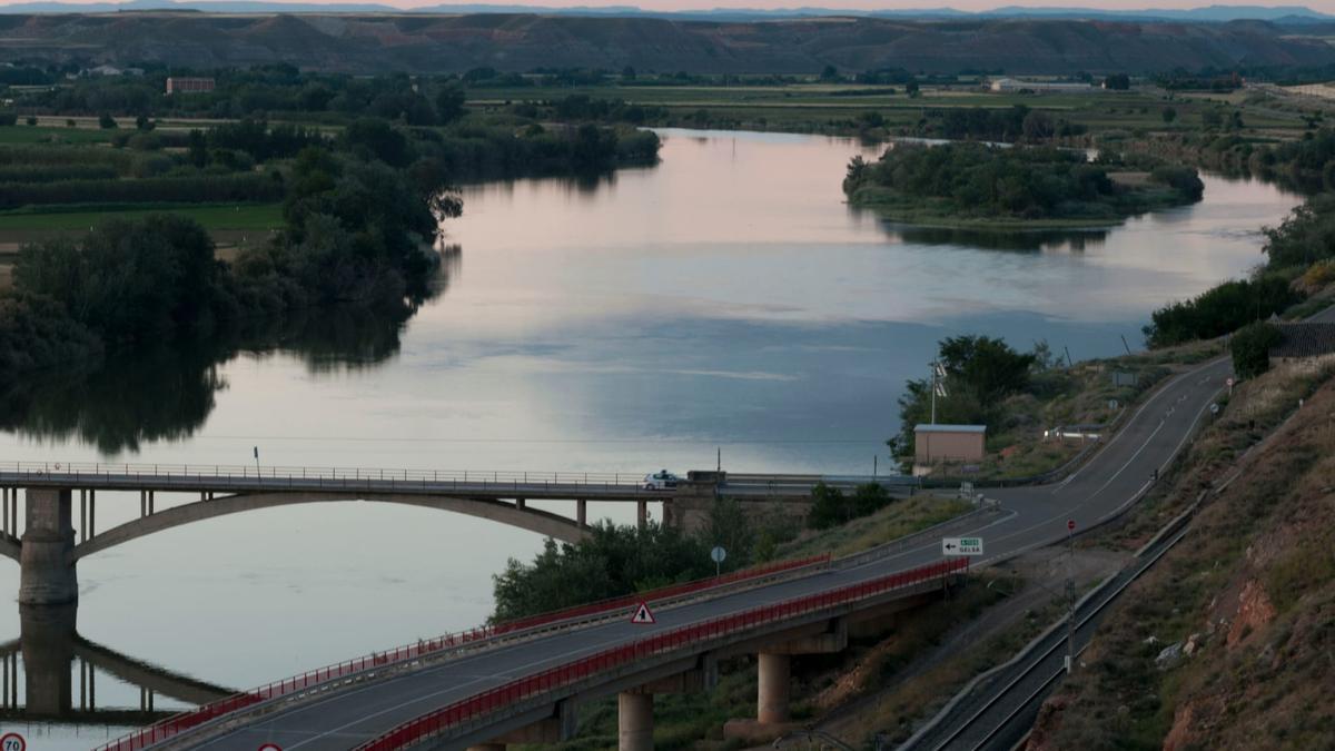 El puente de Quinto, sobre estas líneas, junto al de Gelsa (al fondo)