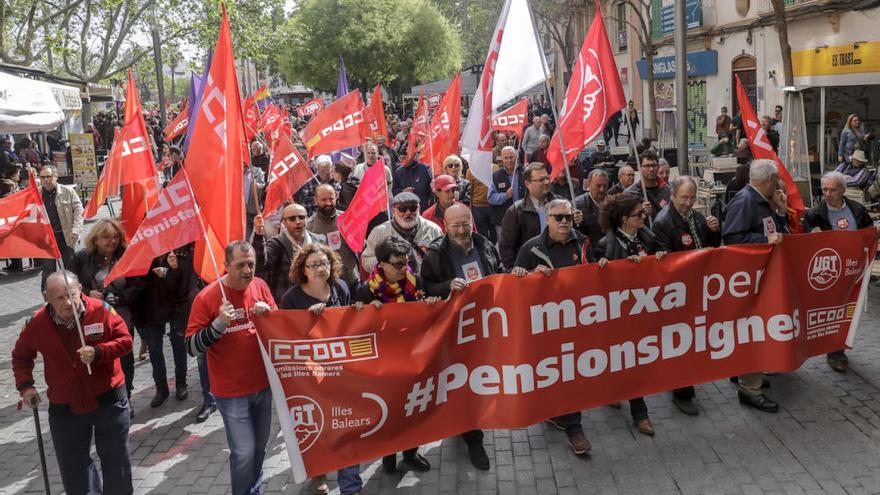 Medio millar de personas vuelven a manifestarse en Palma por las pensiones