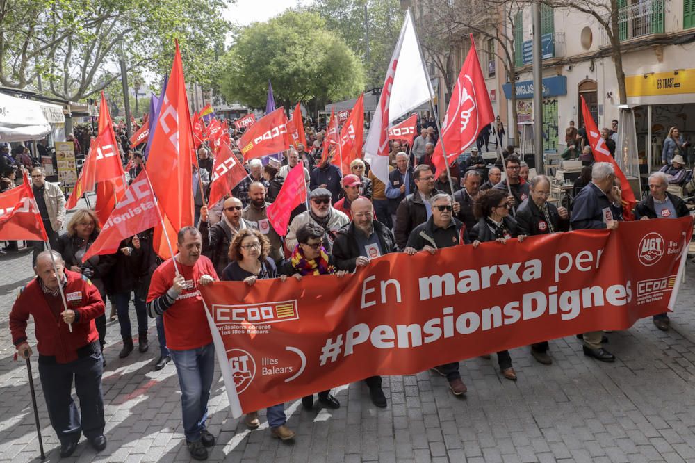 Medio millar de personas vuelven a manifestarse en Palma por las pensiones
