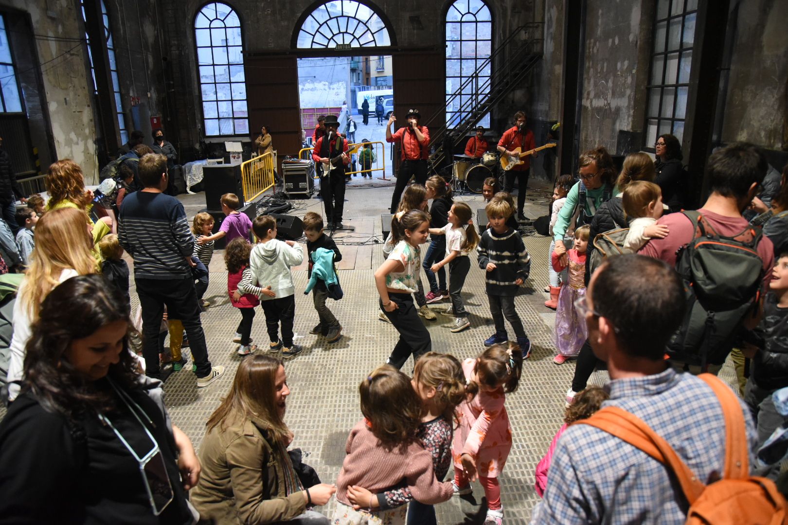 La pluja no atura la celebració dels 45 anys d'Imagina't