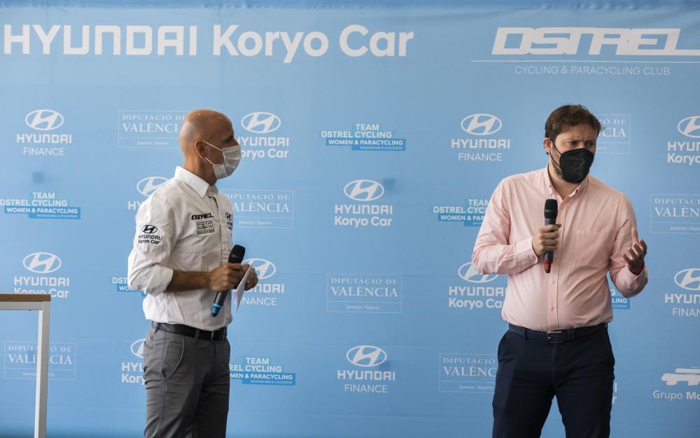 Presentación equipo ciclista Hyundai Koryo Car