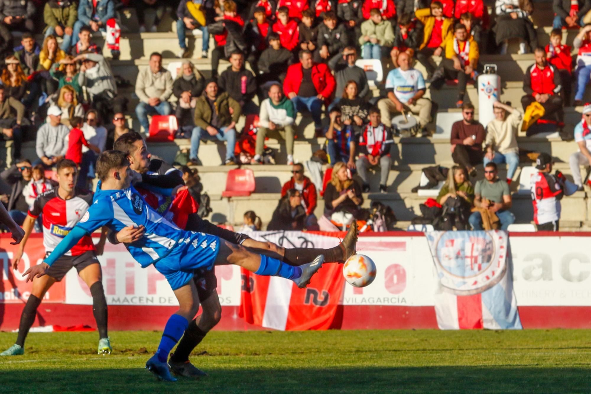 Las mejores imágenes del Arosa-Fabril con las gradas de A Lomba a rebosar