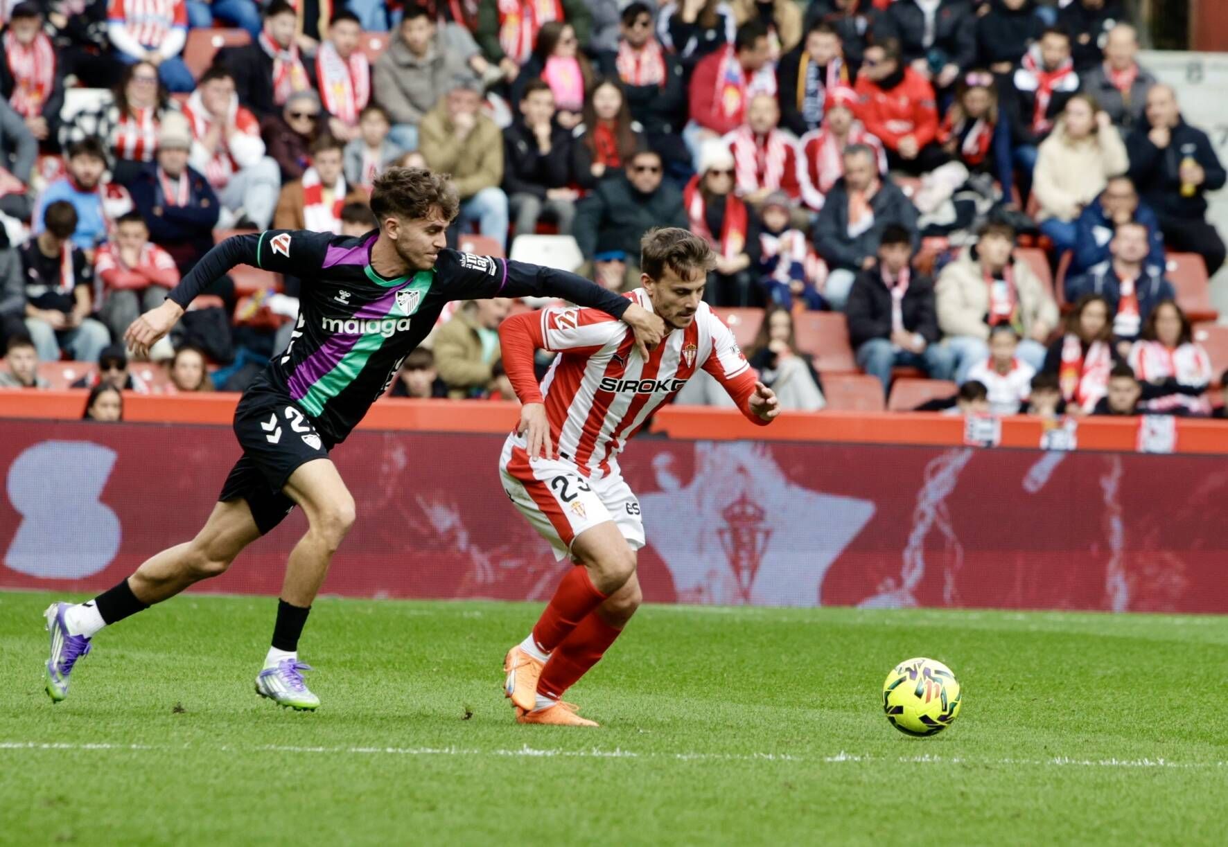 EN IMÁGENES: El partido Sporting- Málaga en el Molinón