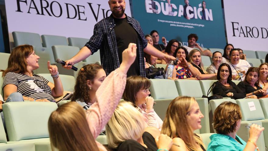 El maestro y neuropsicólogo al frente de @Thinksforkids Raúl Bermejo, durante la ponencia