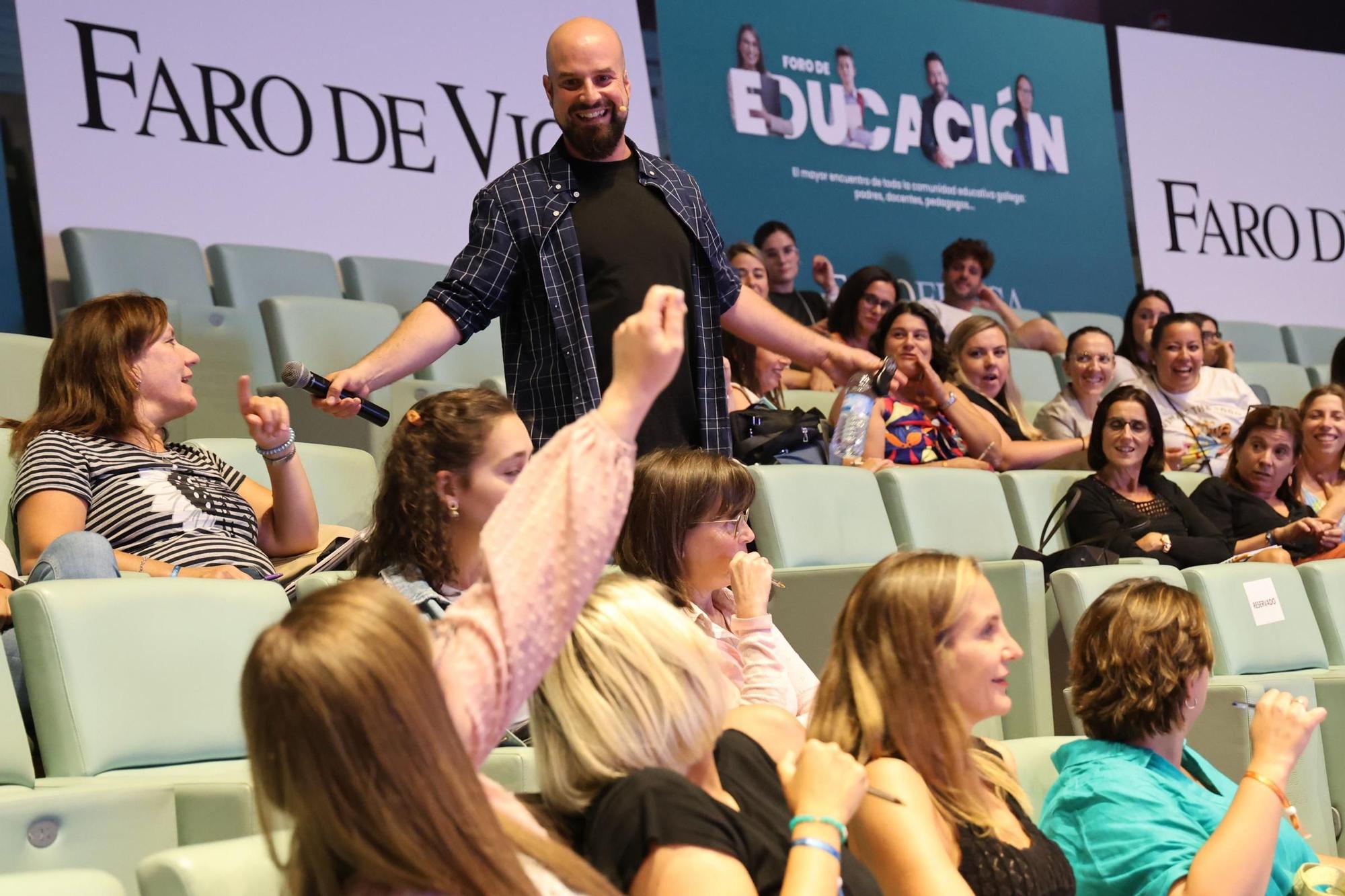 El maestro y neuropsicólogo al frente de @Thinksforkids Raúl Bermejo, durante la ponencia