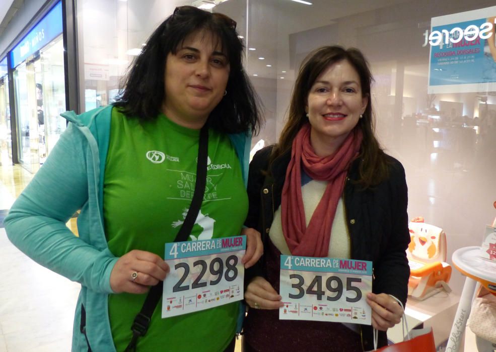 Recogida de dorsales en el Thader para la IV Carrera de la Mujer (Mañana)