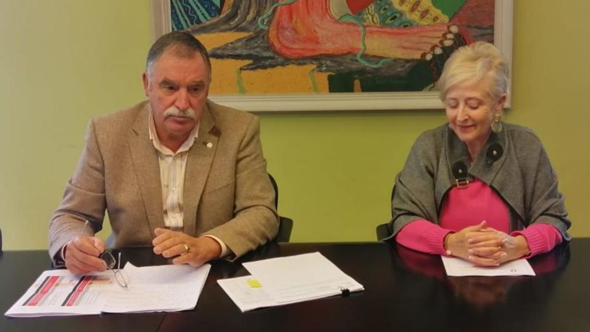 García Seoane y Varela, ayer, en la presentación de las cuentas. |   // L. O.