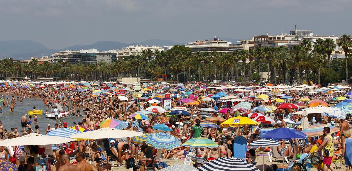 Guardar sitio con tu sombrilla en la playa: hasta 3.000 euros.