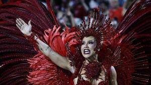  Virginia Fonseca, novia de Vinicius Jr, participa en el desfile del grupo de samba Acadêmicos do Grande Rio en el sambódromo este martes, durante el tercer día del Carnaval de Río de Janeiro (Brasil). EFE/ Andre Coelho