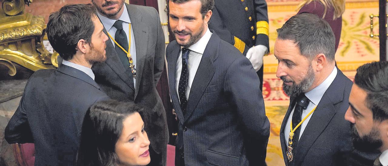 Pablo Casado, Santiago Abascal e Inés Arrimadas.