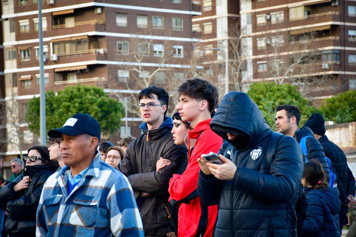 El edificio de Valencia reune vecinos y curiosos