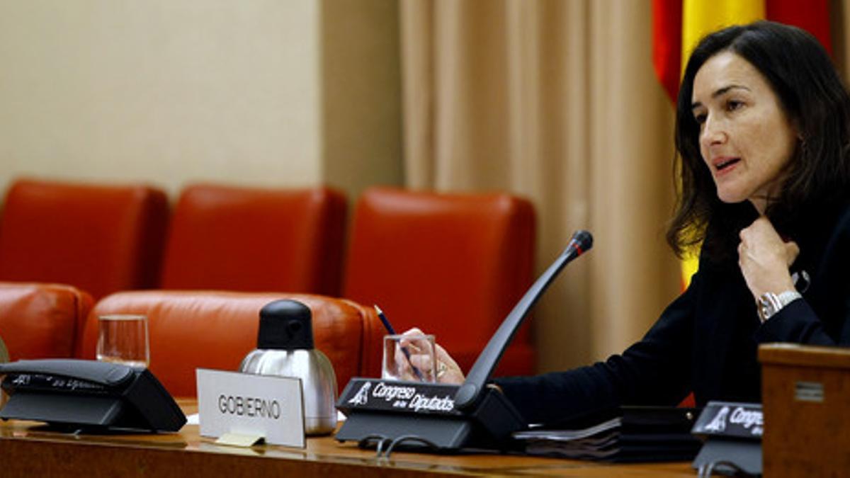 La ministra de Cultura, Ángeles Gonzalez-Sinde, durante una comision de cultura celebrada en el Congreso, el pasado julio.