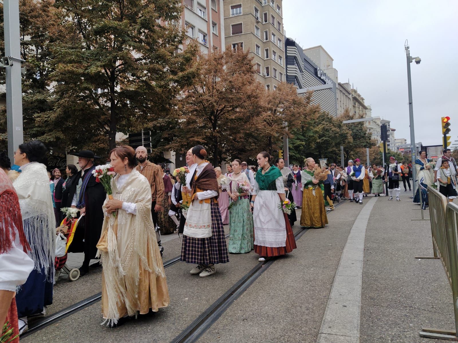 En imágenes | La Ofrenda de Flores a la Virgen del Pilar 2023 (I)